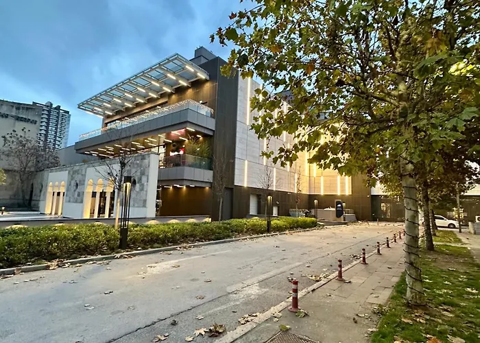 Regina's In Diamond *