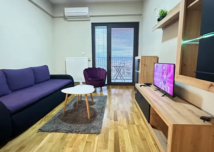 Regina's In Diamond *