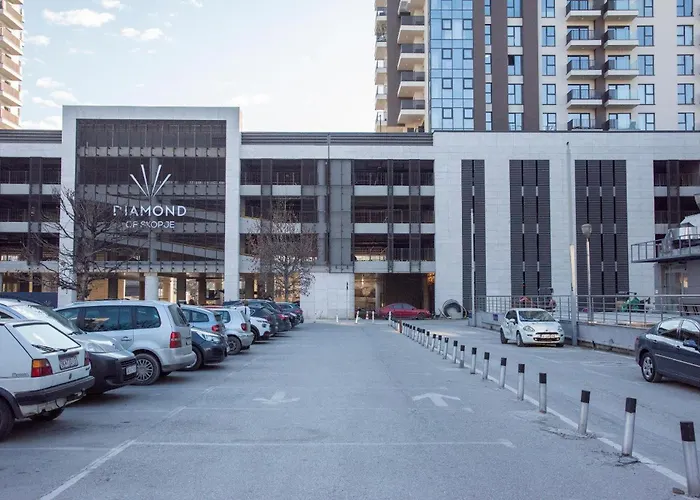 Regina's In Diamond *